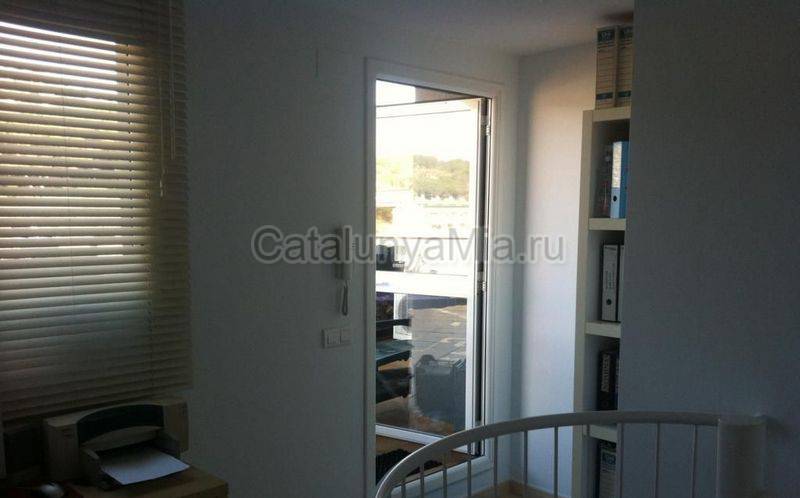 продажа недорогой квартиры с террасой на Коста Брава - предложение №548 - Catalunyamia.ru