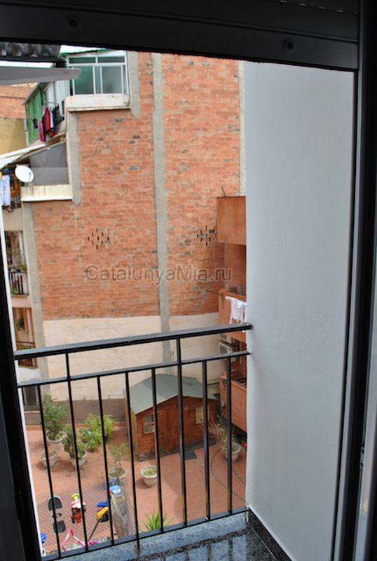 Дешевая трехкомнатная квартира в районе Via Julia - Барселона